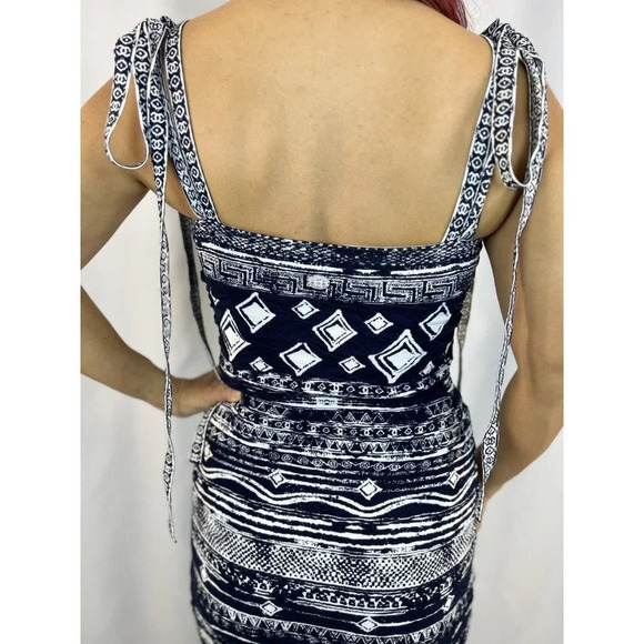 Authentic Chanel RTW 2019 Collection Navy White Midi Dress $5995 - Picture 9 of 17